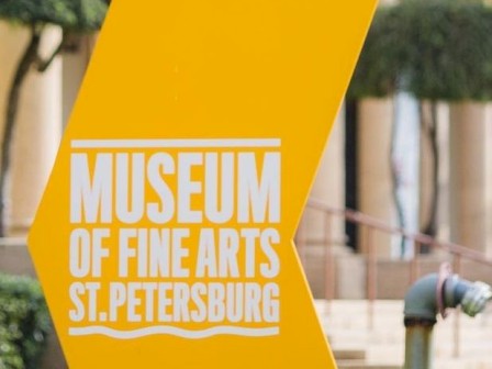 A sign indicating the entrance to the Museum of Fine Arts, St. Petersburg.